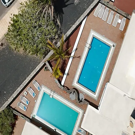 In Marina Rubicon With Pool Feriehus